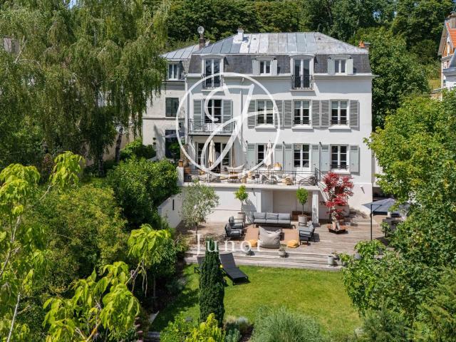 Maison 7 pièces 260 m²
