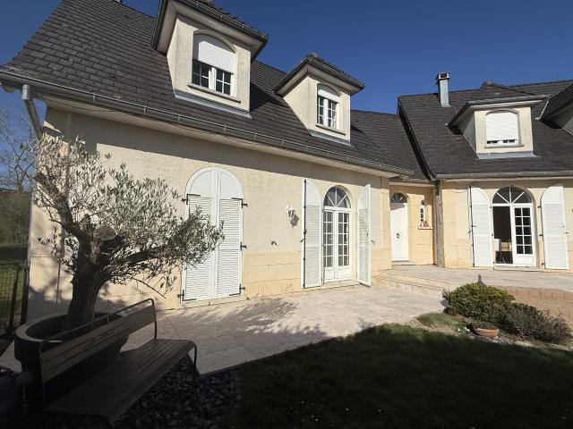Maison 7 pièces 260 m²