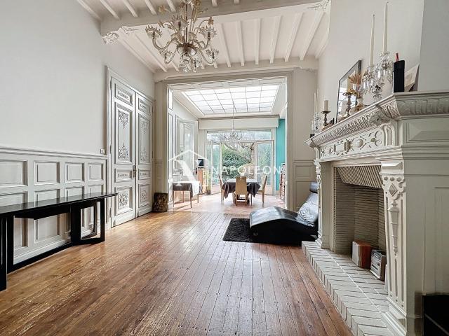 Maison 7 pièces 260 m²