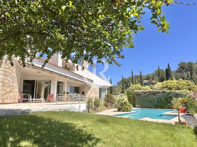 Maison 7 pièces 260 m²