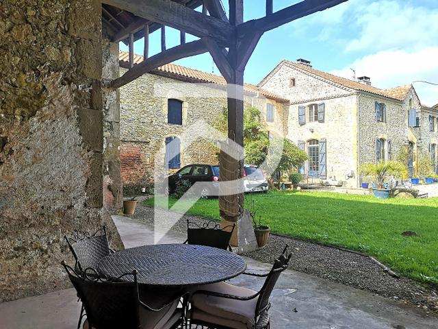 Maison 7 pièces 260 m²