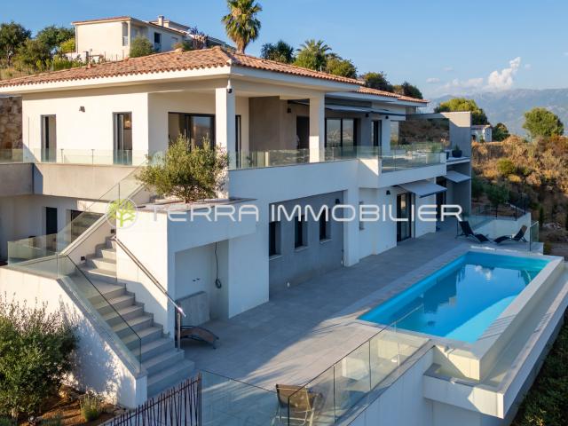 Maison 7 pièces 260 m²