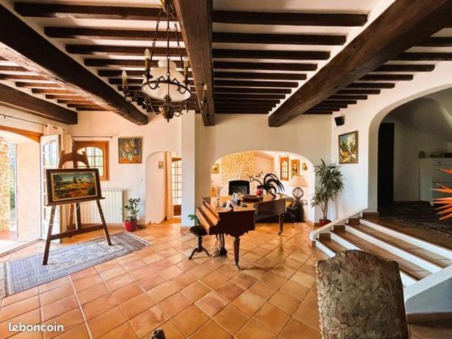 Maison 7 pièces 261 m²