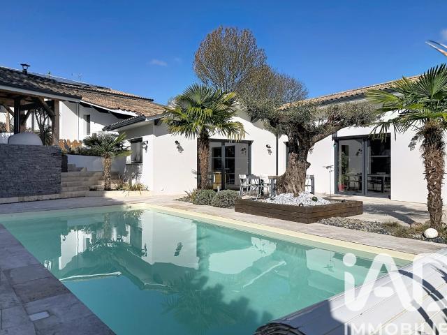 Maison 7 pièces 263 m²