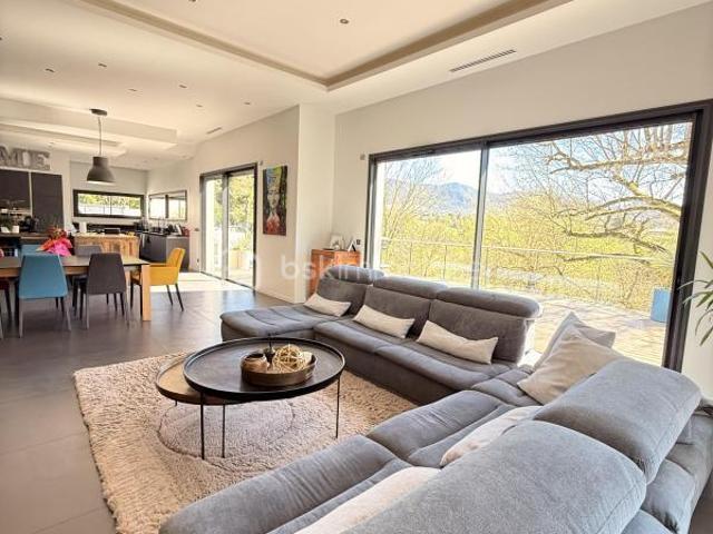 Maison 7 pièces 263 m²