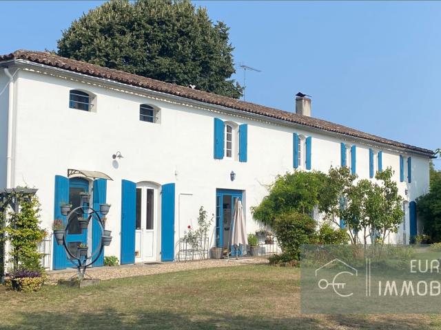 Maison 7 pièces 274 m²