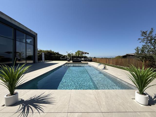 Maison 7 pièces 274 m²