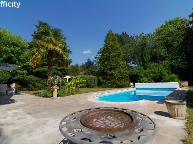 Maison 7 pièces 275 m²