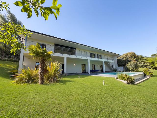 Maison 7 pièces 275 m²