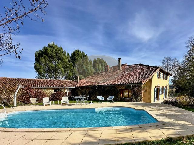 Maison 7 pièces 275 m²