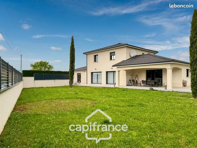 Maison 7 pièces 275 m²