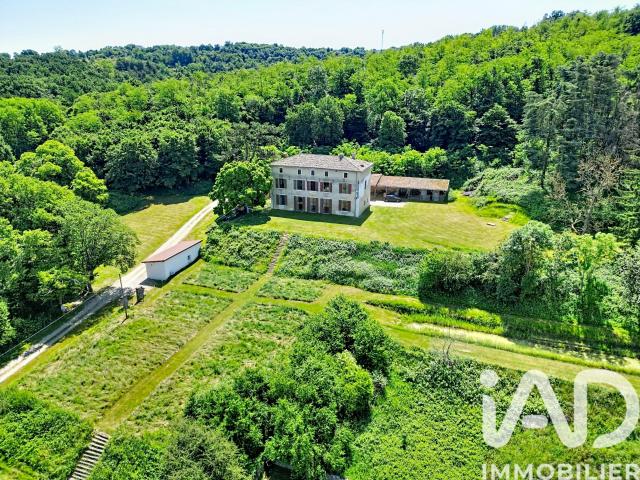 Maison 7 pièces 276 m²