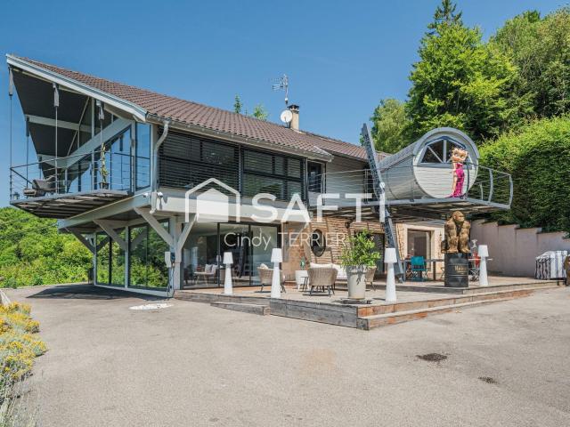 Maison 7 pièces 277 m²
