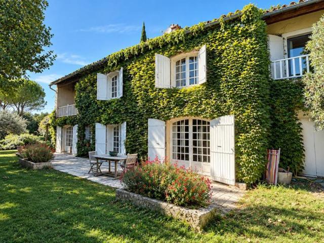 Maison 7 pièces 270 m²