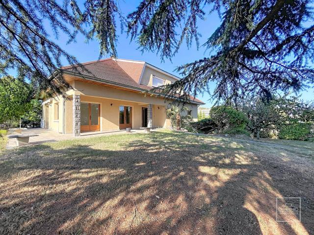 Maison 7 pièces 270 m²