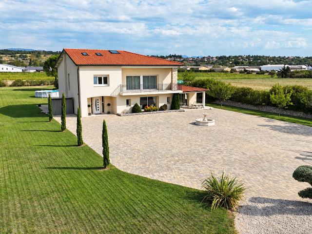 Maison 7 pièces 270 m²