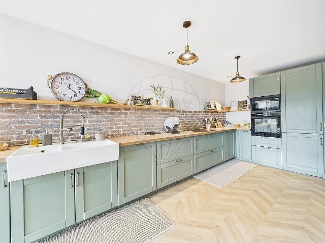 Maison 7 pièces 270 m²