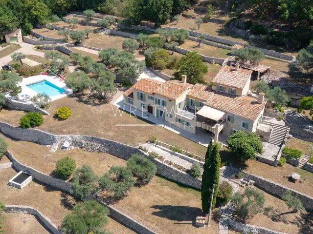 Maison 7 pièces 270 m²
