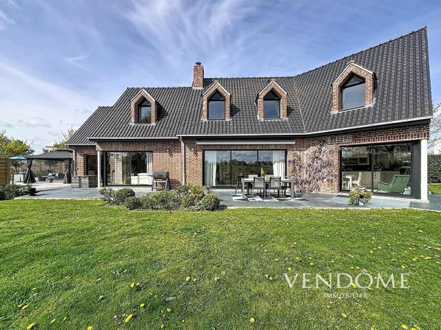 Maison 7 pièces 271 m²