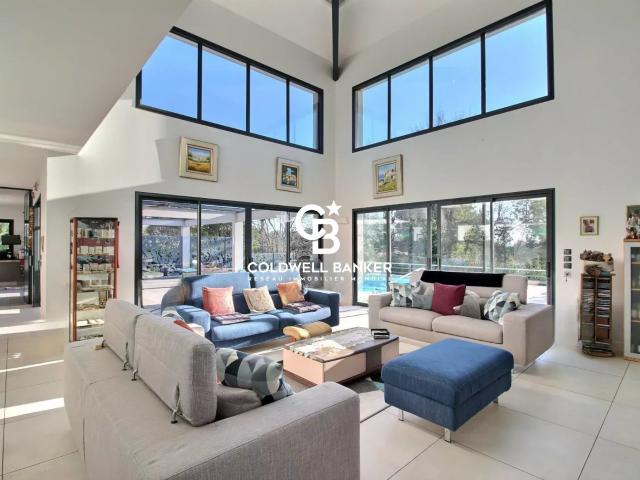 Maison 7 pièces 271 m²