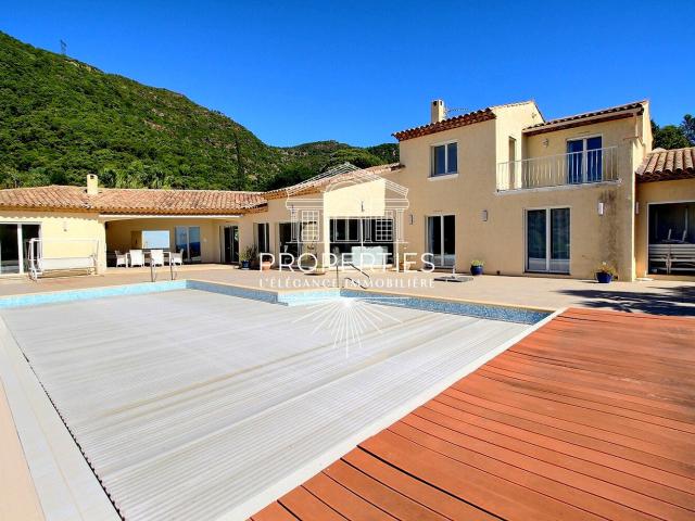 Maison 7 pièces 272 m²