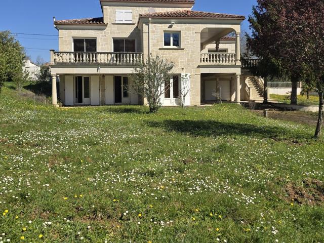 Maison 7 pièces 284 m²
