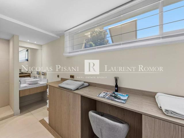 Maison 7 pièces, 284 m² à louer à Villefranche sur Mer 06230
