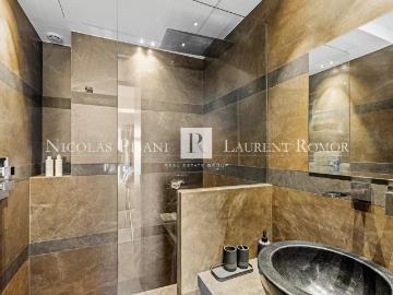 Maison 7 pièces, 284 m² à louer à Villefranche sur Mer 06230