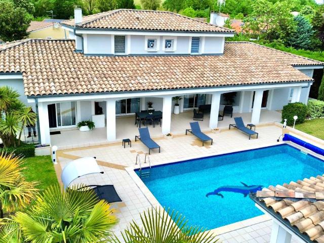 Maison 7 pièces 285 m²