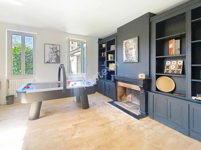 Maison 7 pièces 280 m²