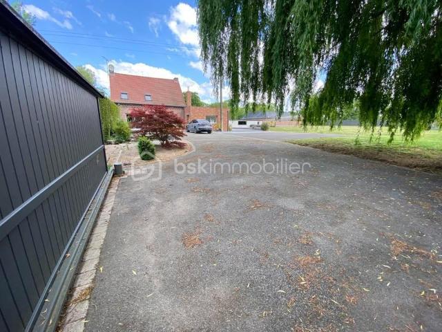 Maison 7 pièces 280 m²