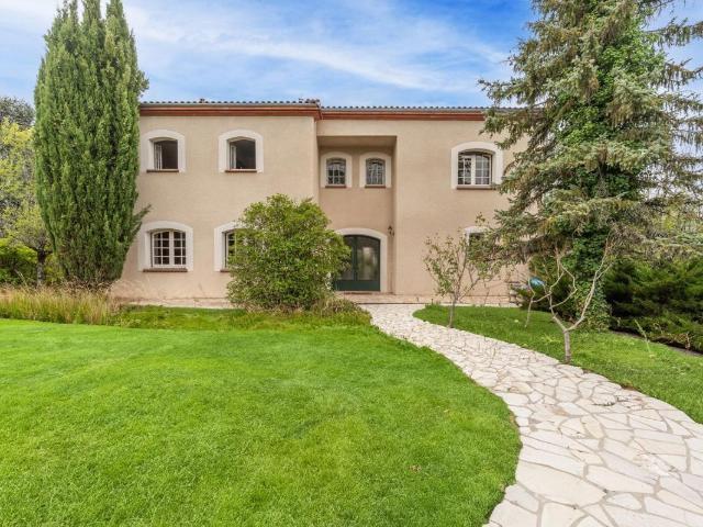 Maison 7 pièces 280 m²