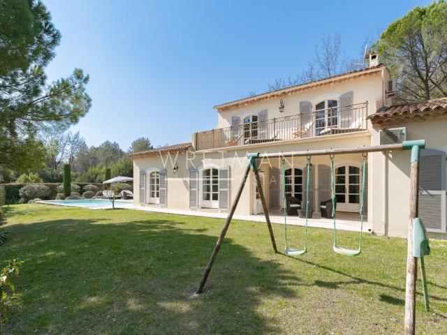 Maison 7 pièces 280 m²