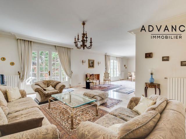 Maison 7 pièces 280 m²