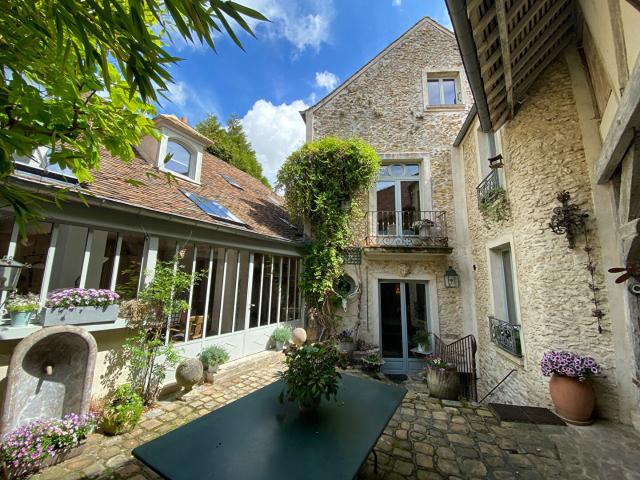 Maison 7 pièces 280 m²