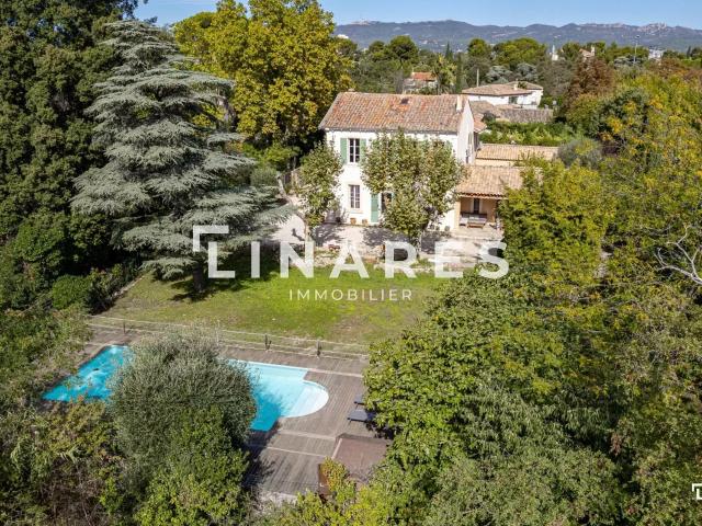 Maison 7 pièces 280 m²