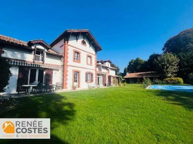 Maison 7 pièces 280 m²
