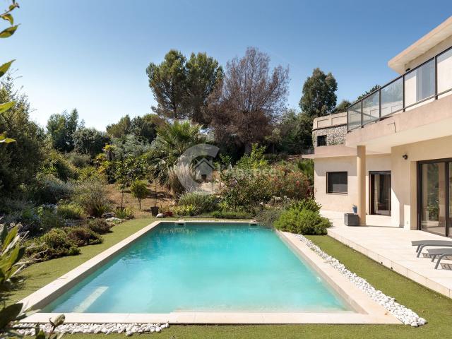 Maison 7 pièces 280 m²