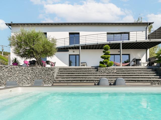 Maison 7 pièces 280 m²