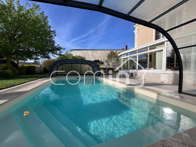 Maison 7 pièces 280 m²