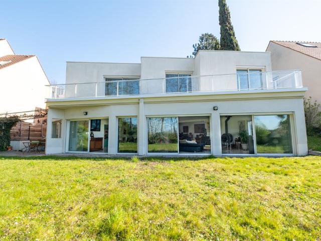 Maison 7 pièces 280 m²