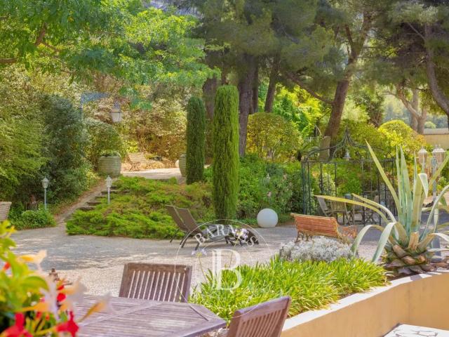Maison 7 pièces 280 m²