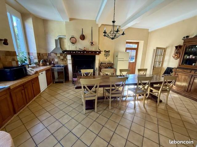 Maison 7 pièces 282 m²