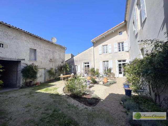 Maison 7 pièces 283 m²