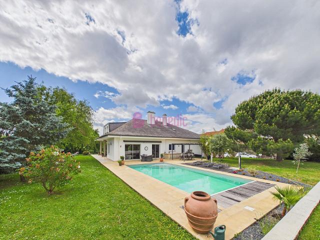 Maison 7 pièces 296 m²
