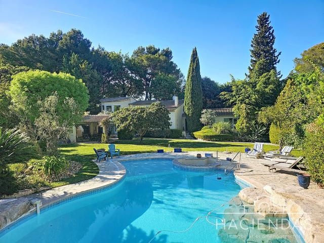Maison 7 pièces 296 m²