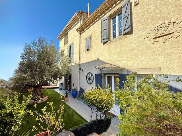 Maison 8 pièces 320 m²