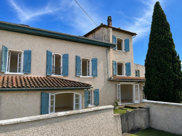 Maison 7 pièces 260 m²