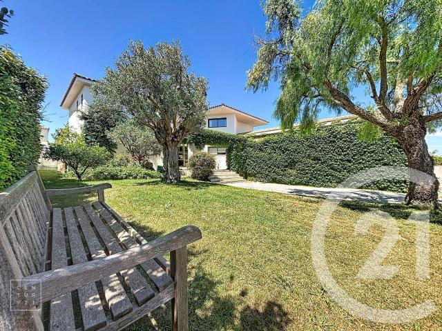 Maison 7 pièces 290 m²