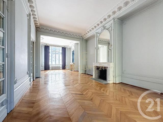 Maison 7 pièces 292 m²
